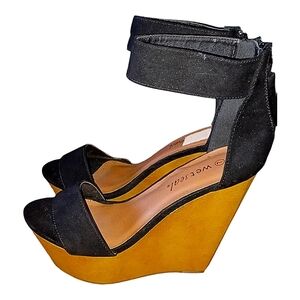 Wet Seal Black Ankle Strap Wedges Wooden Heel Size 7 LNC